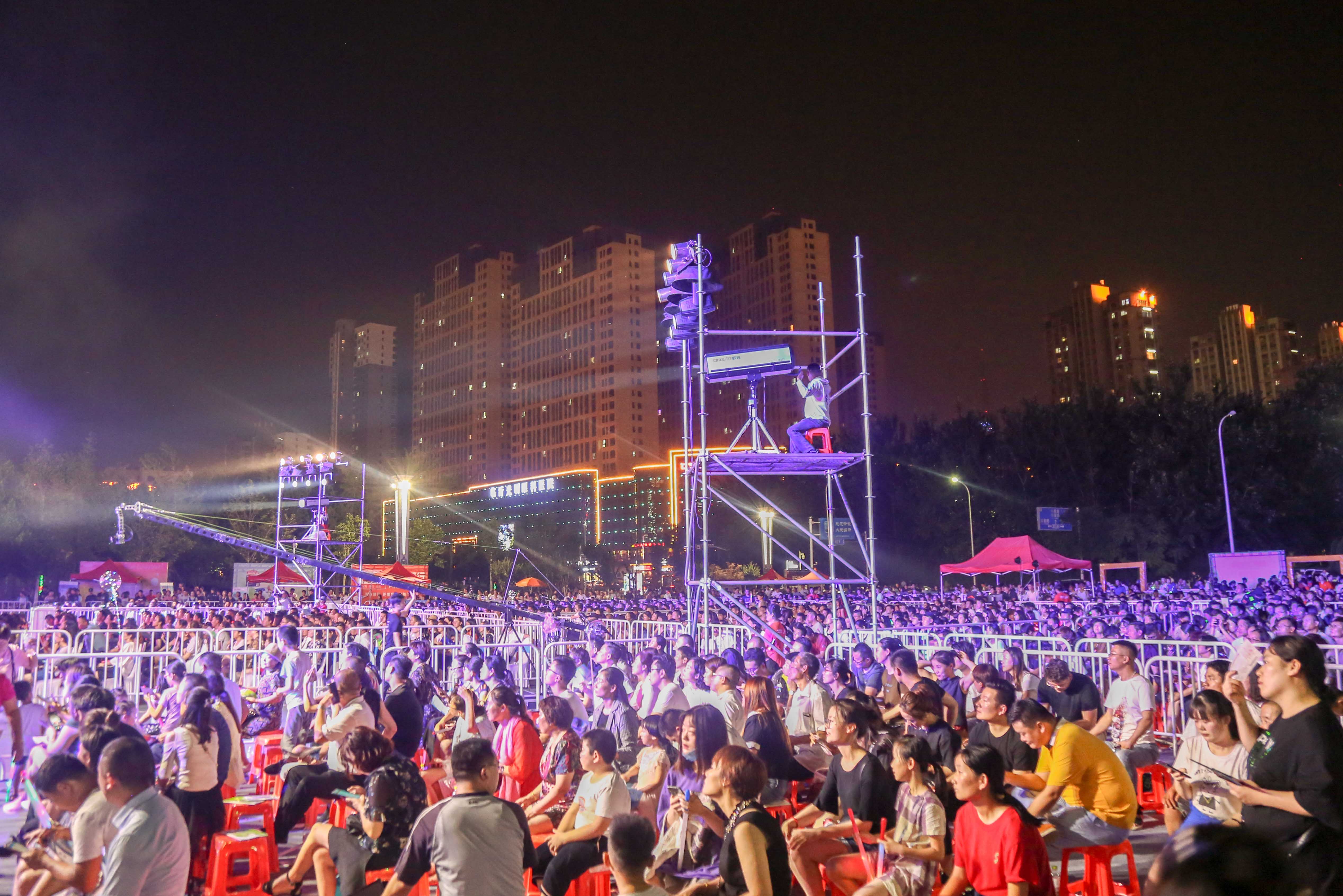人气爆棚嗨翻现场,临沂大剧院专场户外音乐会7.成功落幕!